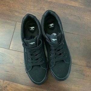 Rocket Dog Black Sneakers NWOT SZ 9